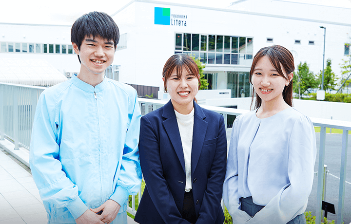 笑顔の4人